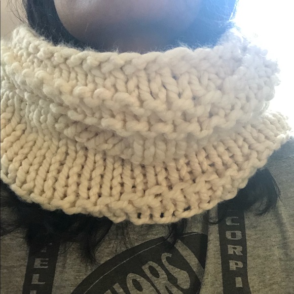Hand knit cream cowl scarf wrap - Picture 6 of 6